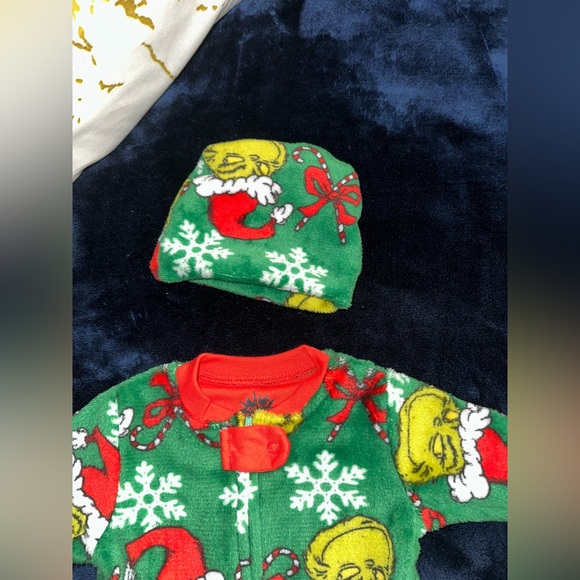 Festive Green Grinch Kids Footie Pajamas NWOT - Picture 3 of 6